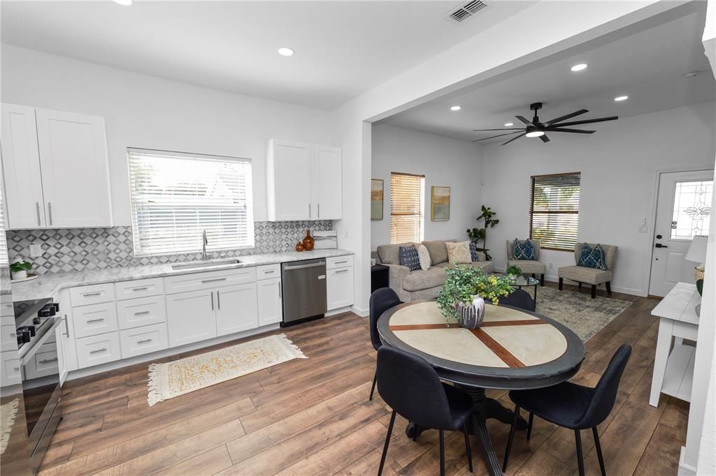 Под контрактом: $249,000 (3 спален, 1 ванн, 1260 Квадратных фут)