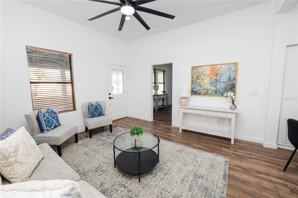 Под контрактом: $249,000 (3 спален, 1 ванн, 1260 Квадратных фут)