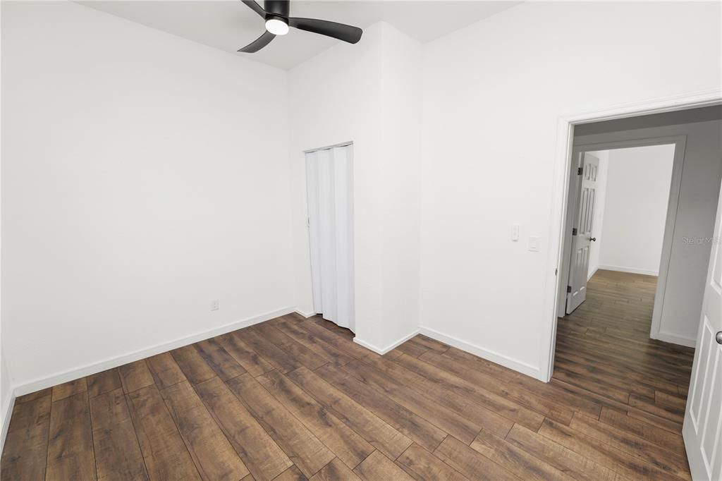 Под контрактом: $249,000 (3 спален, 1 ванн, 1260 Квадратных фут)