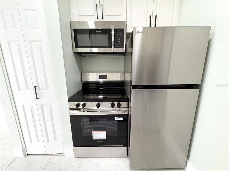 待售: $122,000 (0 贝兹, 1 浴室, 384 平方英尺)