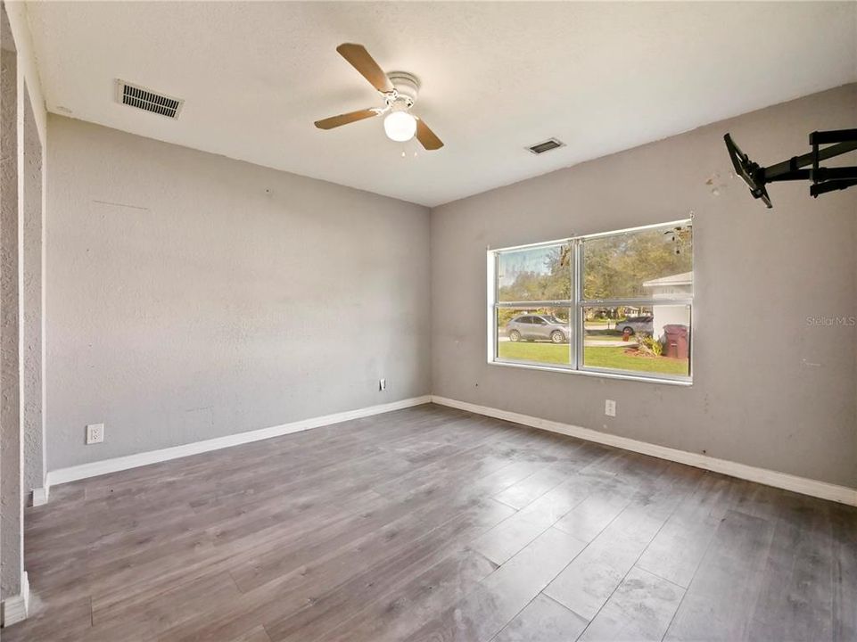 For Sale: $314,900 (4 beds, 0 baths, 1456 Square Feet)