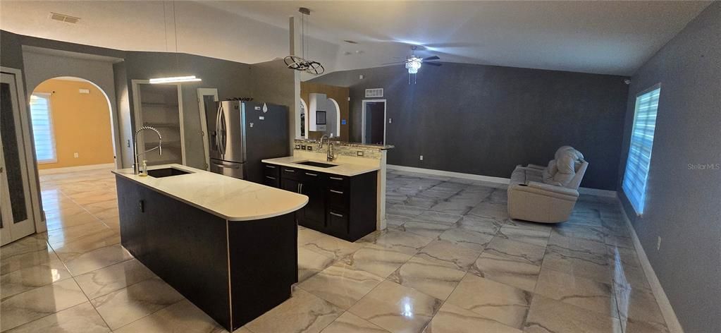 En Venta: $389,999 (4 camas, 2 baños, 2522 Pies cuadrados)