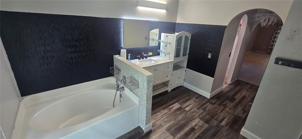 En Venta: $389,999 (4 camas, 2 baños, 2522 Pies cuadrados)