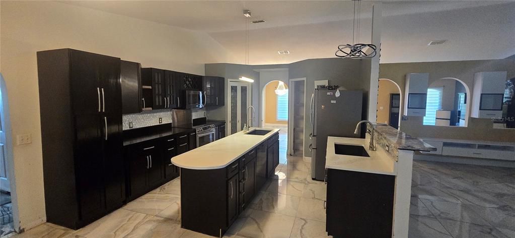 En Venta: $389,999 (4 camas, 2 baños, 2522 Pies cuadrados)