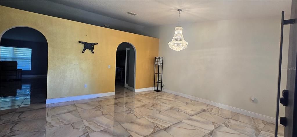 En Venta: $389,999 (4 camas, 2 baños, 2522 Pies cuadrados)