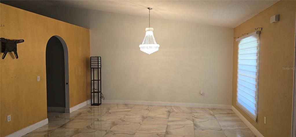 En Venta: $389,999 (4 camas, 2 baños, 2522 Pies cuadrados)