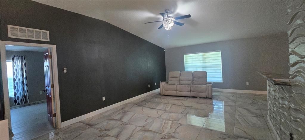 En Venta: $389,999 (4 camas, 2 baños, 2522 Pies cuadrados)