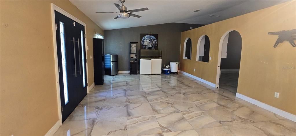 En Venta: $389,999 (4 camas, 2 baños, 2522 Pies cuadrados)