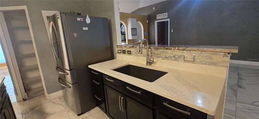 En Venta: $389,999 (4 camas, 2 baños, 2522 Pies cuadrados)