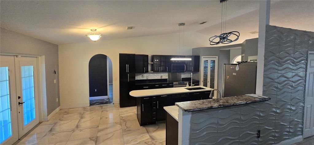 En Venta: $389,999 (4 camas, 2 baños, 2522 Pies cuadrados)