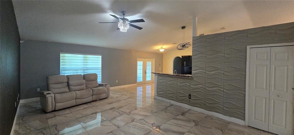 En Venta: $389,999 (4 camas, 2 baños, 2522 Pies cuadrados)