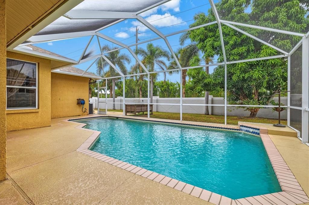 待售: $585,000 (4 贝兹, 2 浴室, 2210 平方英尺)