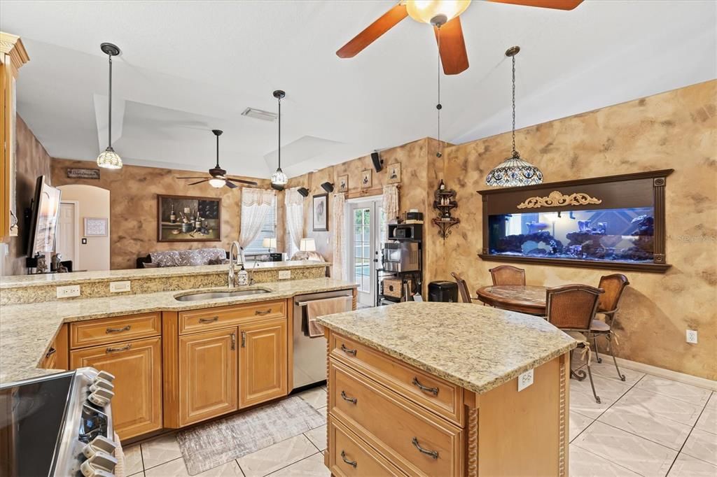 待售: $585,000 (4 贝兹, 2 浴室, 2210 平方英尺)