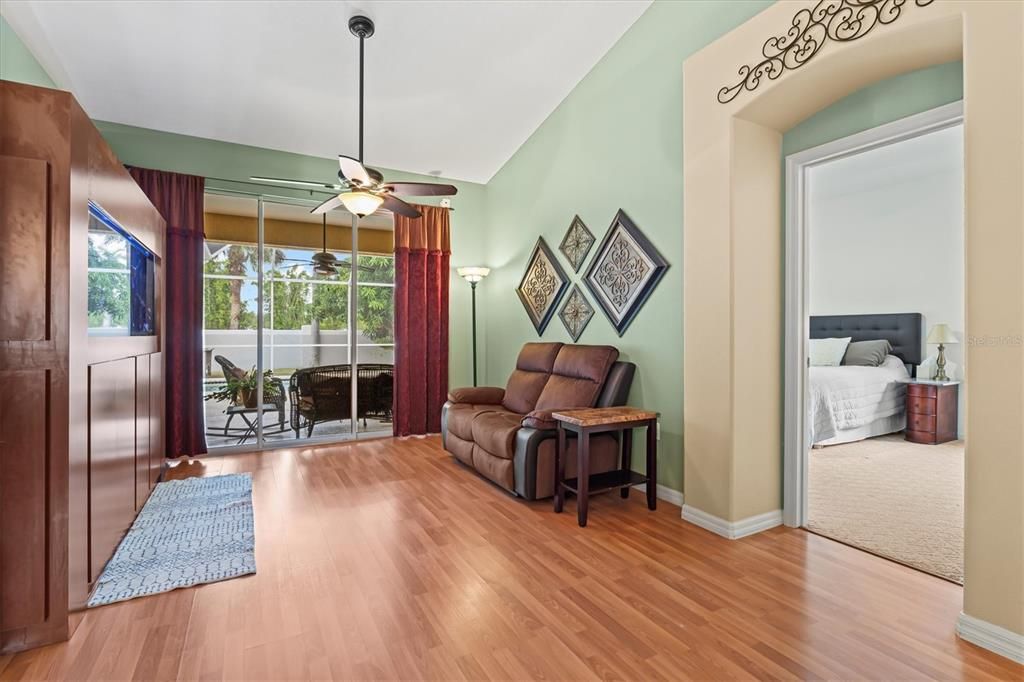 待售: $585,000 (4 贝兹, 2 浴室, 2210 平方英尺)