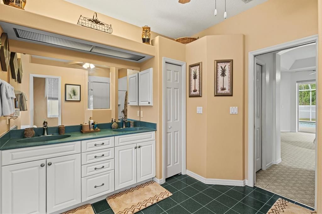 待售: $585,000 (4 贝兹, 2 浴室, 2210 平方英尺)