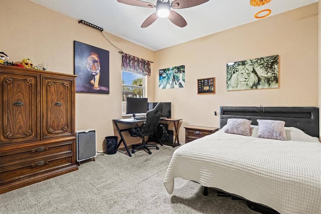 待售: $585,000 (4 贝兹, 2 浴室, 2210 平方英尺)