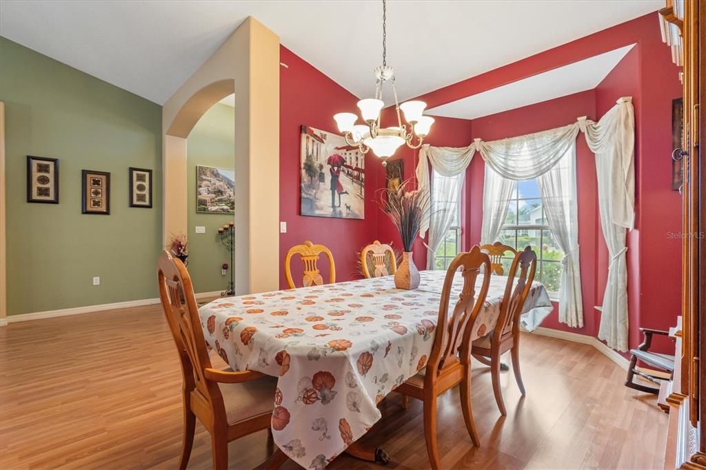 待售: $585,000 (4 贝兹, 2 浴室, 2210 平方英尺)