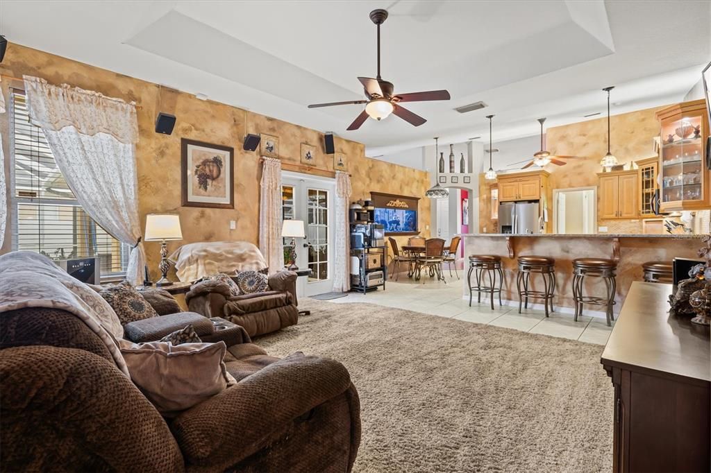 待售: $585,000 (4 贝兹, 2 浴室, 2210 平方英尺)