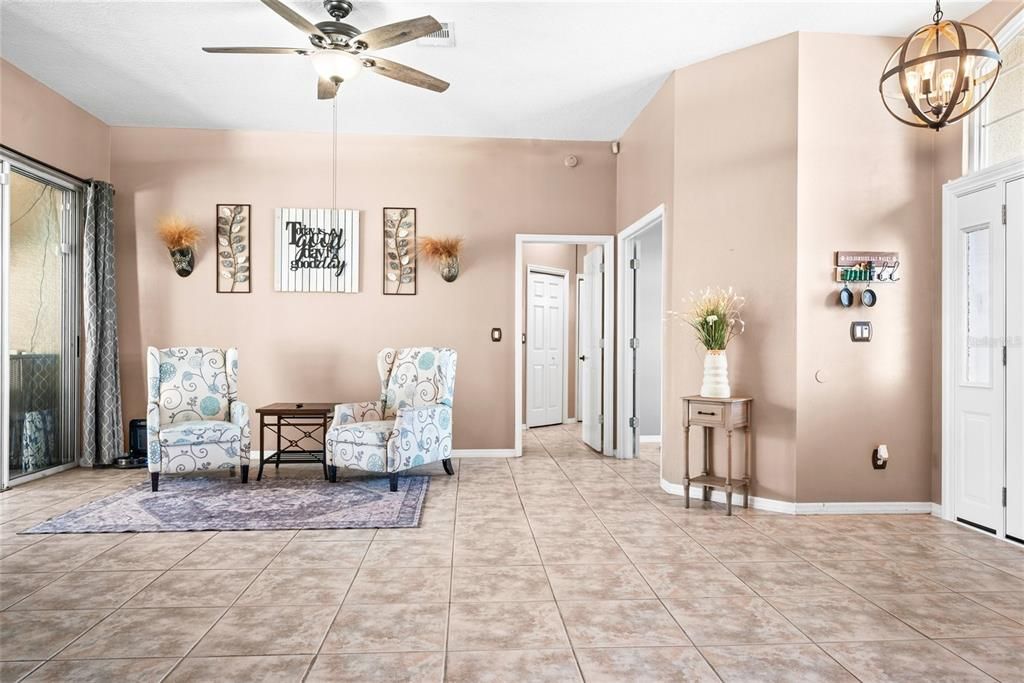 Под контрактом: $450,000 (3 спален, 2 ванн, 2214 Квадратных фут)