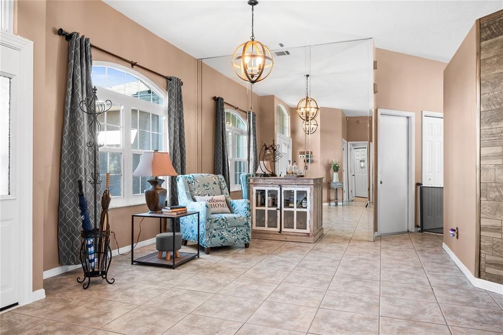 Под контрактом: $450,000 (3 спален, 2 ванн, 2214 Квадратных фут)