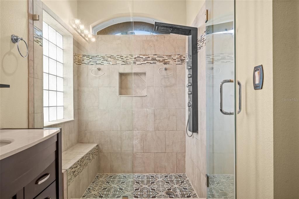 Под контрактом: $450,000 (3 спален, 2 ванн, 2214 Квадратных фут)