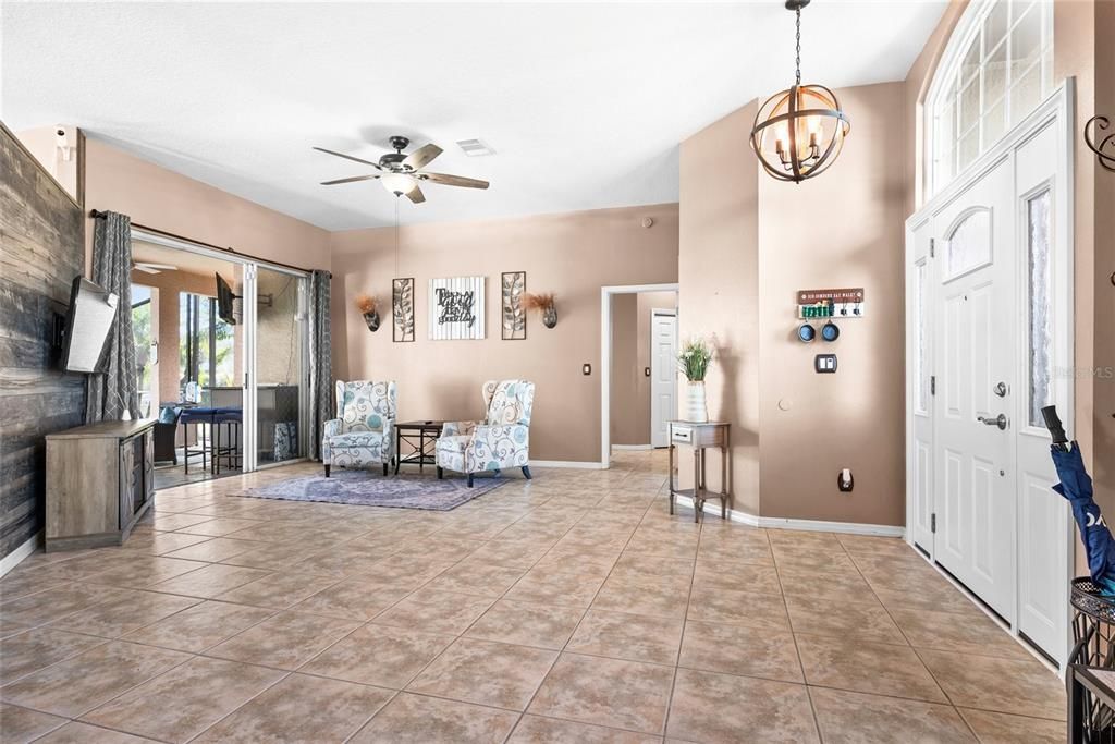 Под контрактом: $450,000 (3 спален, 2 ванн, 2214 Квадратных фут)