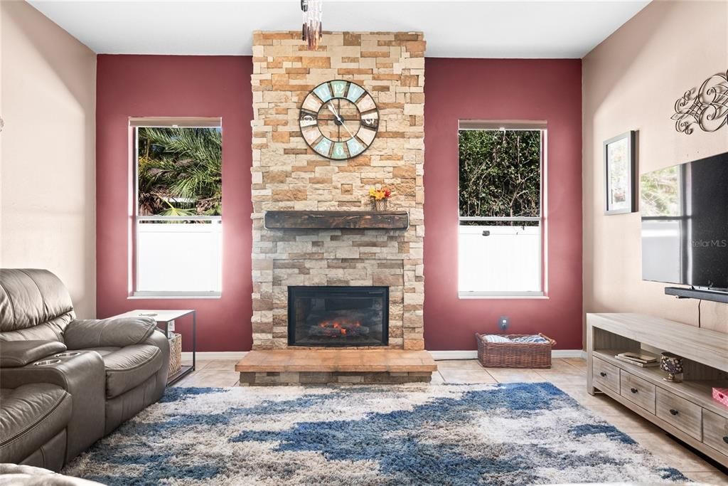 Под контрактом: $450,000 (3 спален, 2 ванн, 2214 Квадратных фут)