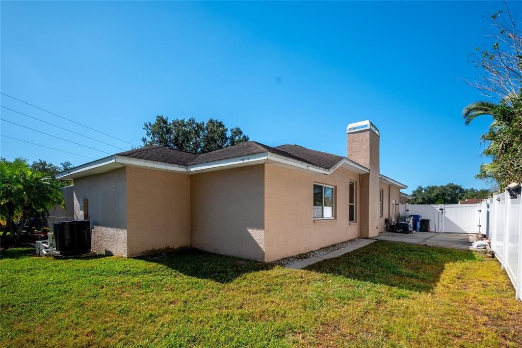 Под контрактом: $450,000 (3 спален, 2 ванн, 2214 Квадратных фут)