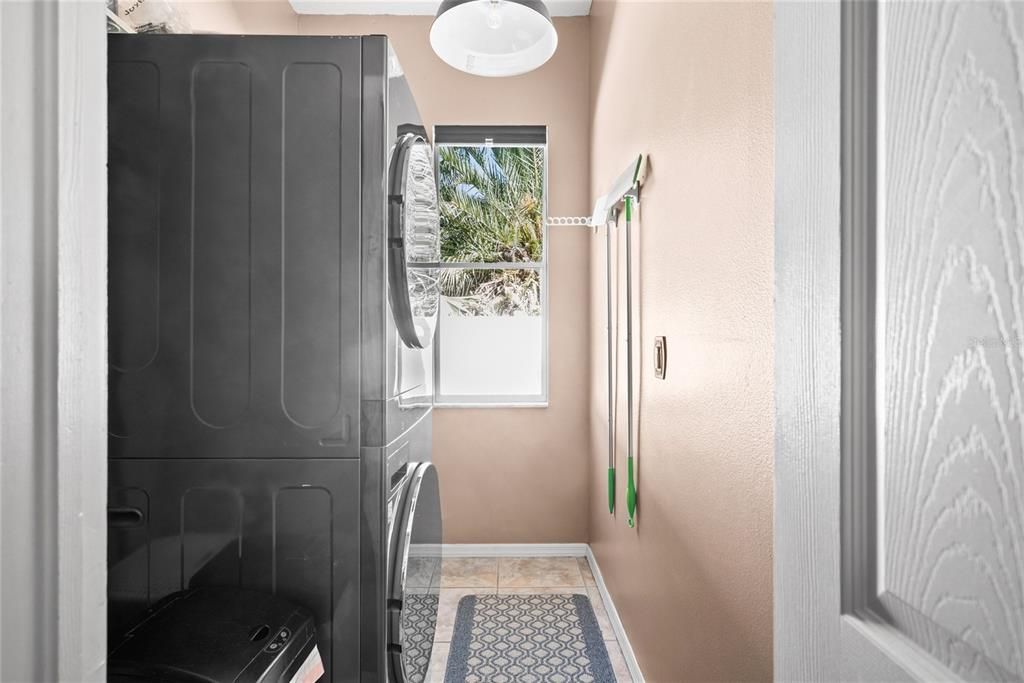 Под контрактом: $450,000 (3 спален, 2 ванн, 2214 Квадратных фут)