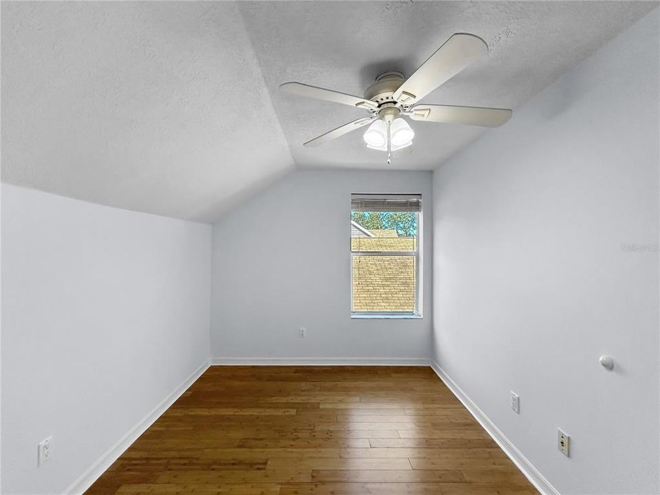 合同活跃: $325,000 (4 贝兹, 2 浴室, 1558 平方英尺)