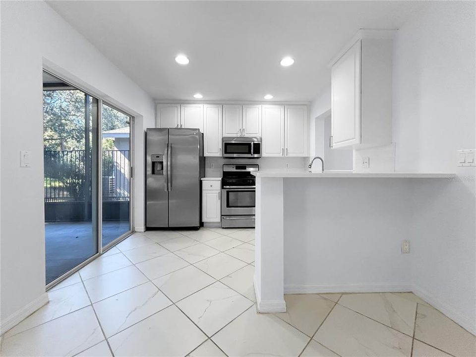 合同活跃: $325,000 (4 贝兹, 2 浴室, 1558 平方英尺)