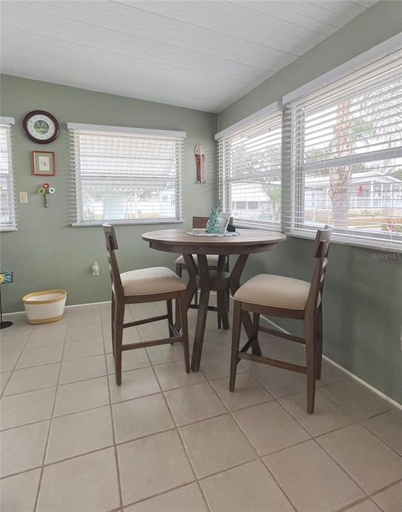 Active With Contract: $174,900 (2 beds, 2 baths, 1208 Square Feet)