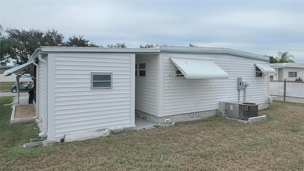 Active With Contract: $174,900 (2 beds, 2 baths, 1208 Square Feet)