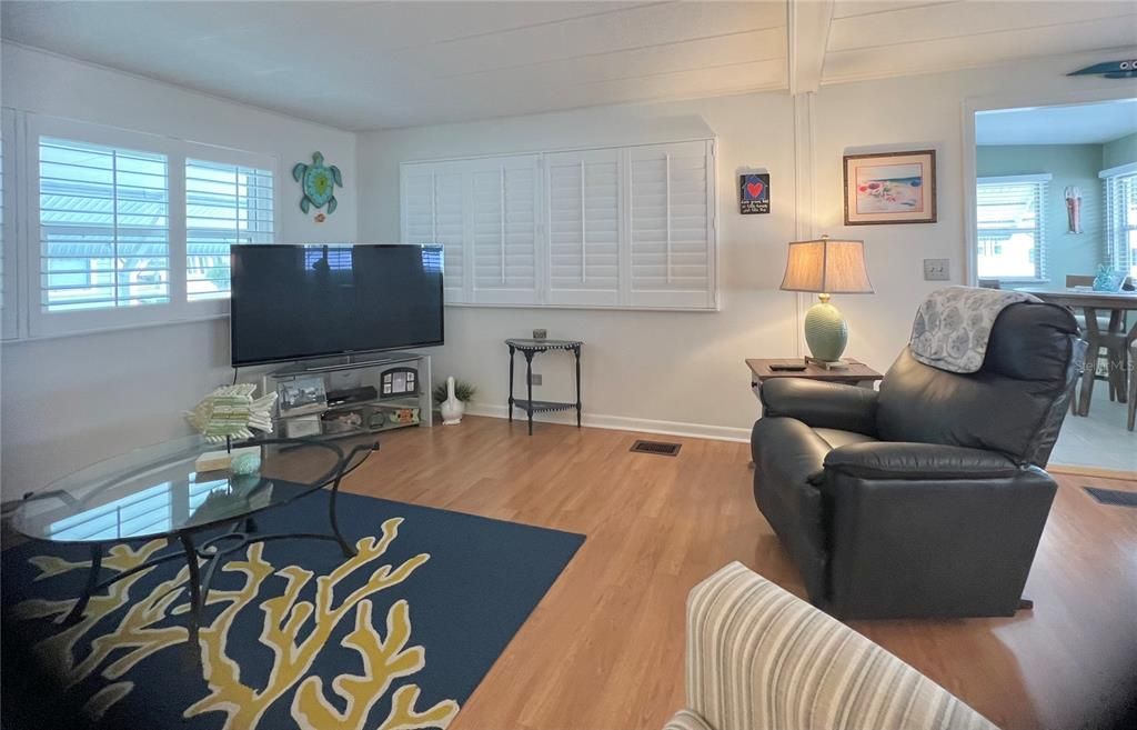 Active With Contract: $174,900 (2 beds, 2 baths, 1208 Square Feet)