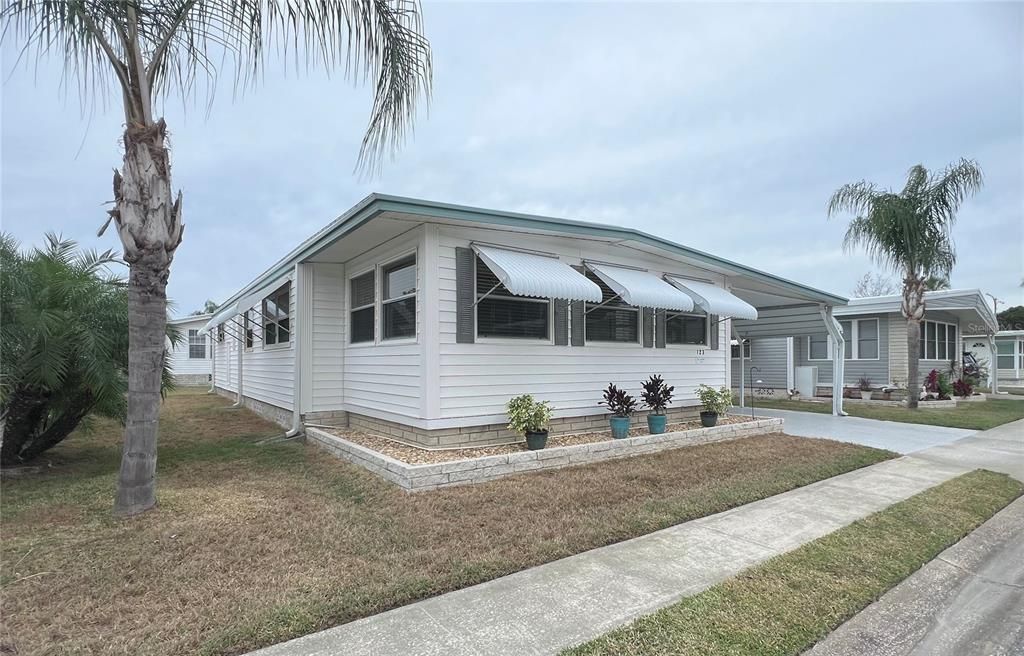 Active With Contract: $174,900 (2 beds, 2 baths, 1208 Square Feet)