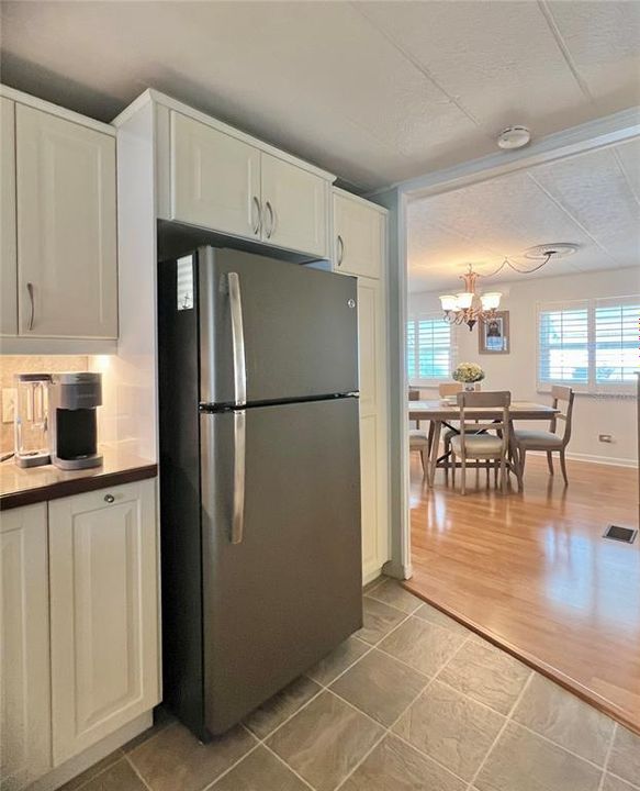 Active With Contract: $174,900 (2 beds, 2 baths, 1208 Square Feet)