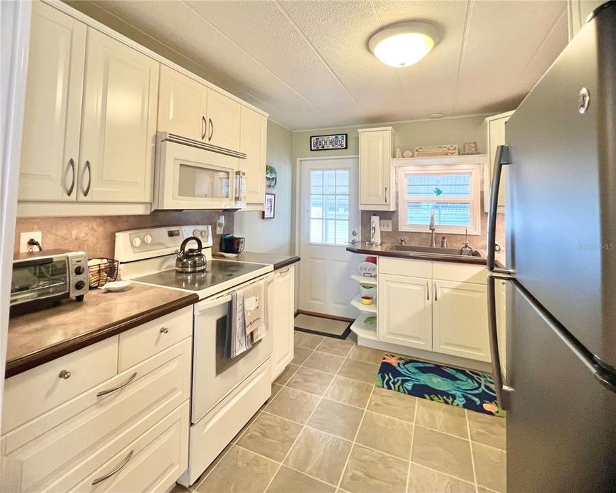 Active With Contract: $174,900 (2 beds, 2 baths, 1208 Square Feet)