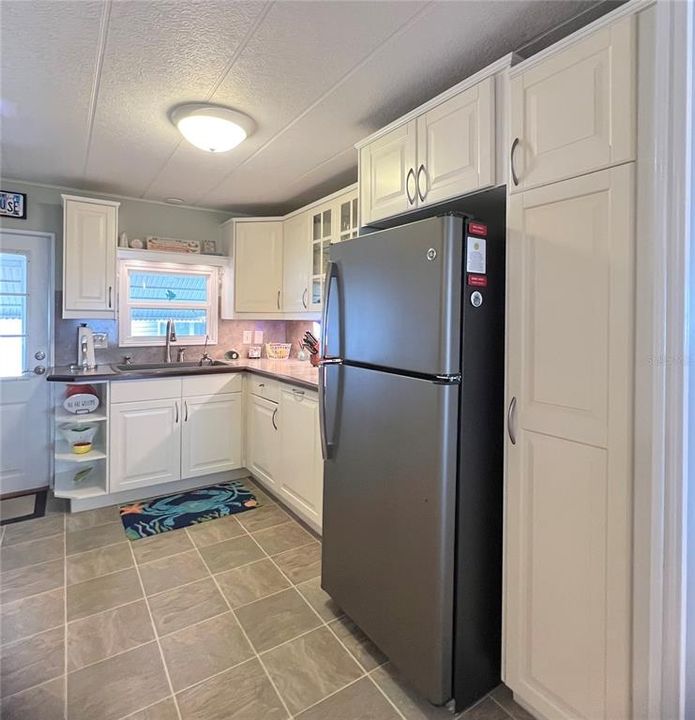 Active With Contract: $174,900 (2 beds, 2 baths, 1208 Square Feet)