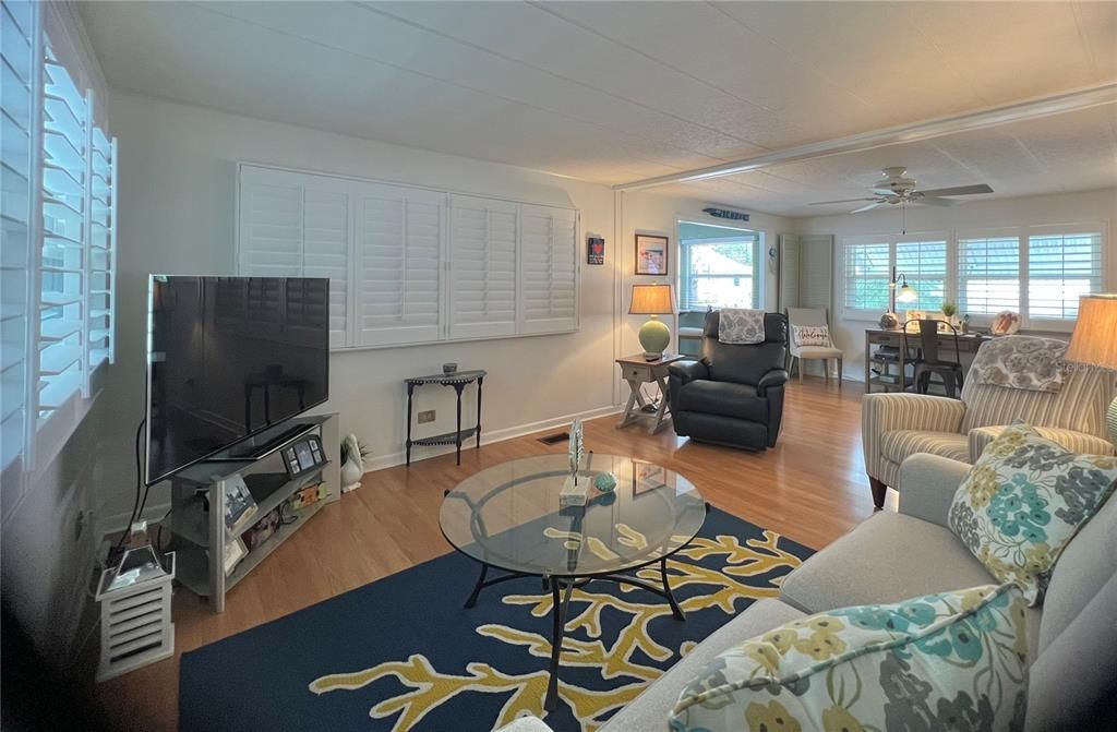 Active With Contract: $174,900 (2 beds, 2 baths, 1208 Square Feet)