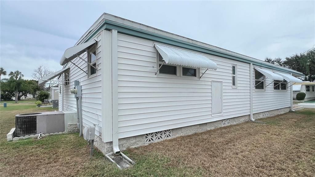 Active With Contract: $174,900 (2 beds, 2 baths, 1208 Square Feet)