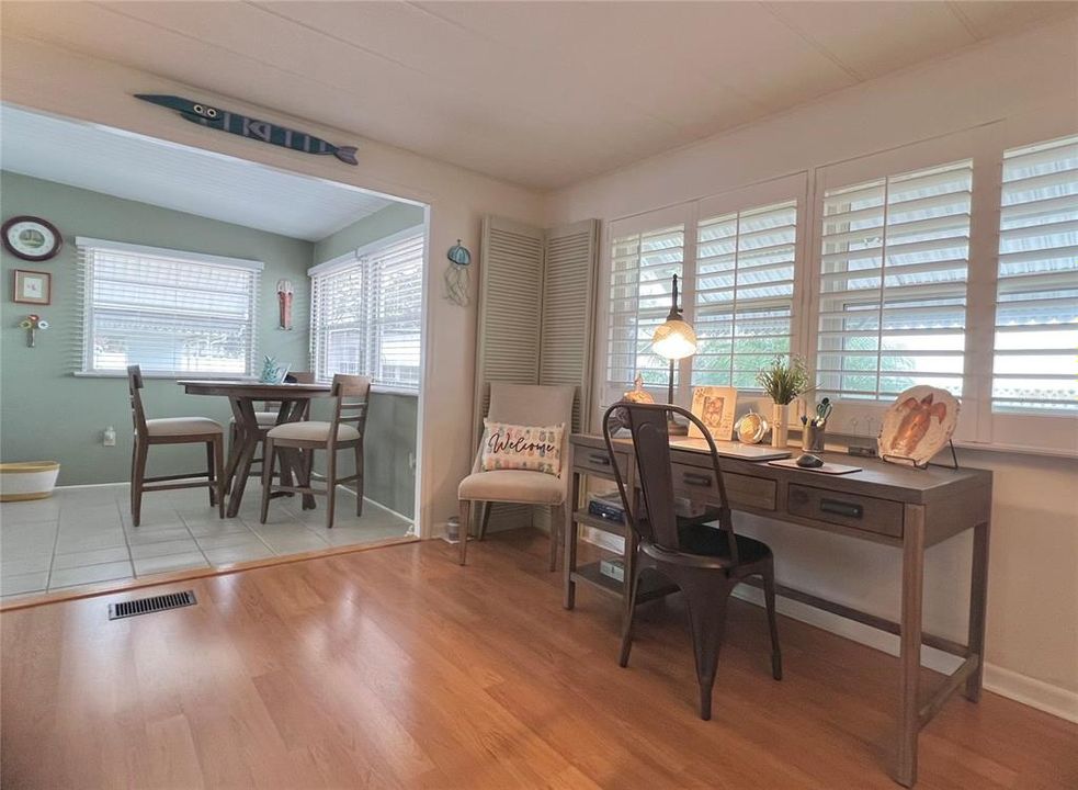 Active With Contract: $174,900 (2 beds, 2 baths, 1208 Square Feet)