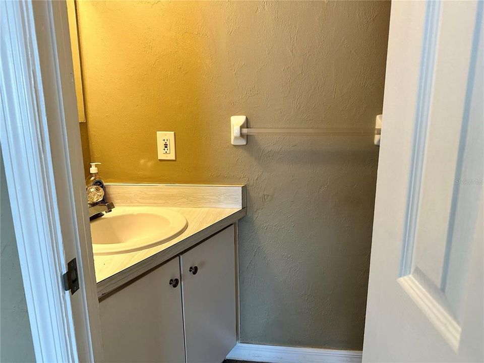 For Sale: $135,000 (2 beds, 1 baths, 960 Square Feet)