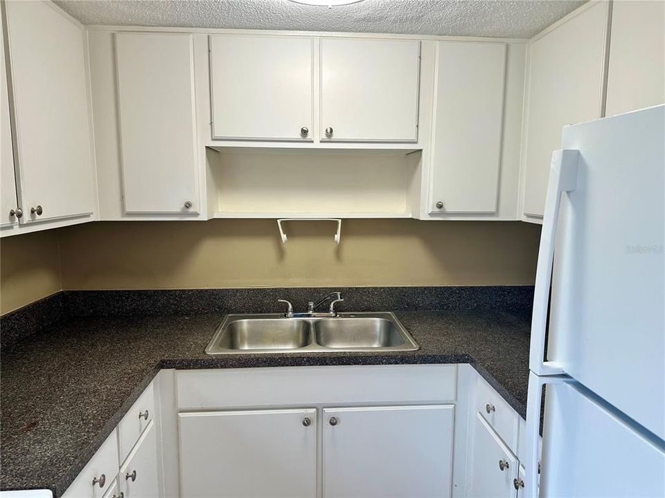 For Sale: $135,000 (2 beds, 1 baths, 960 Square Feet)