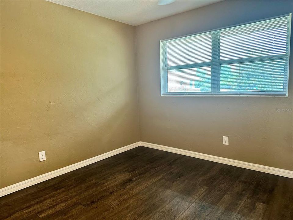 For Sale: $135,000 (2 beds, 1 baths, 960 Square Feet)