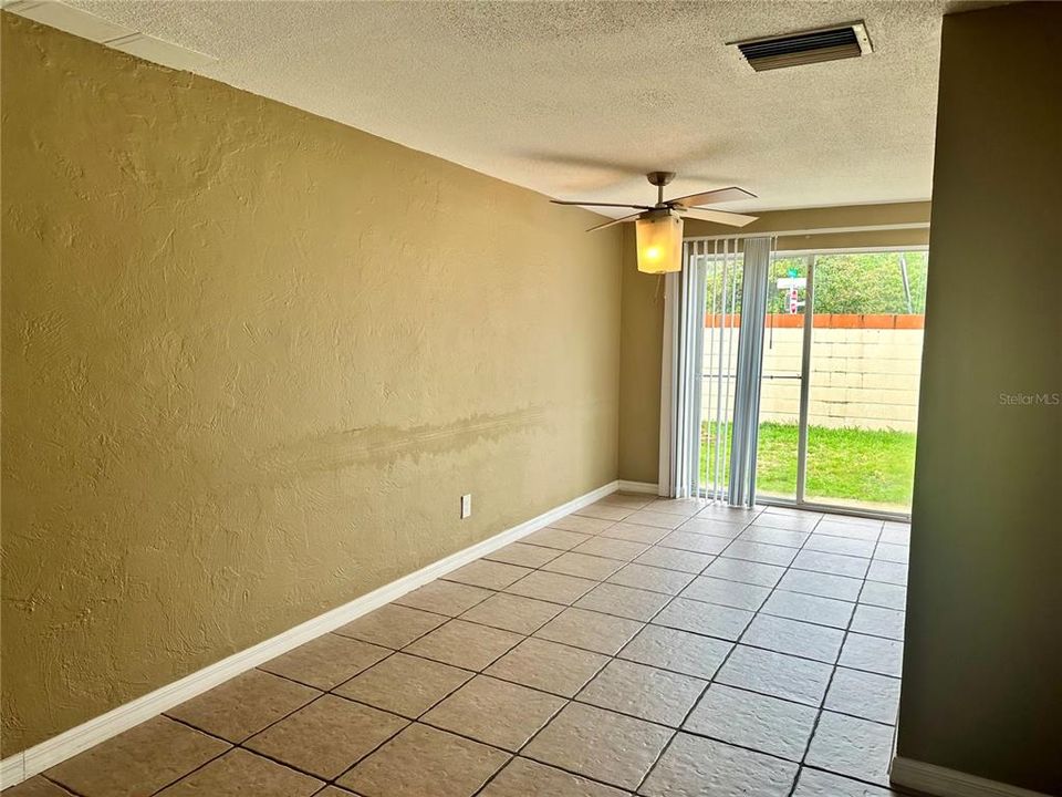 For Sale: $135,000 (2 beds, 1 baths, 960 Square Feet)