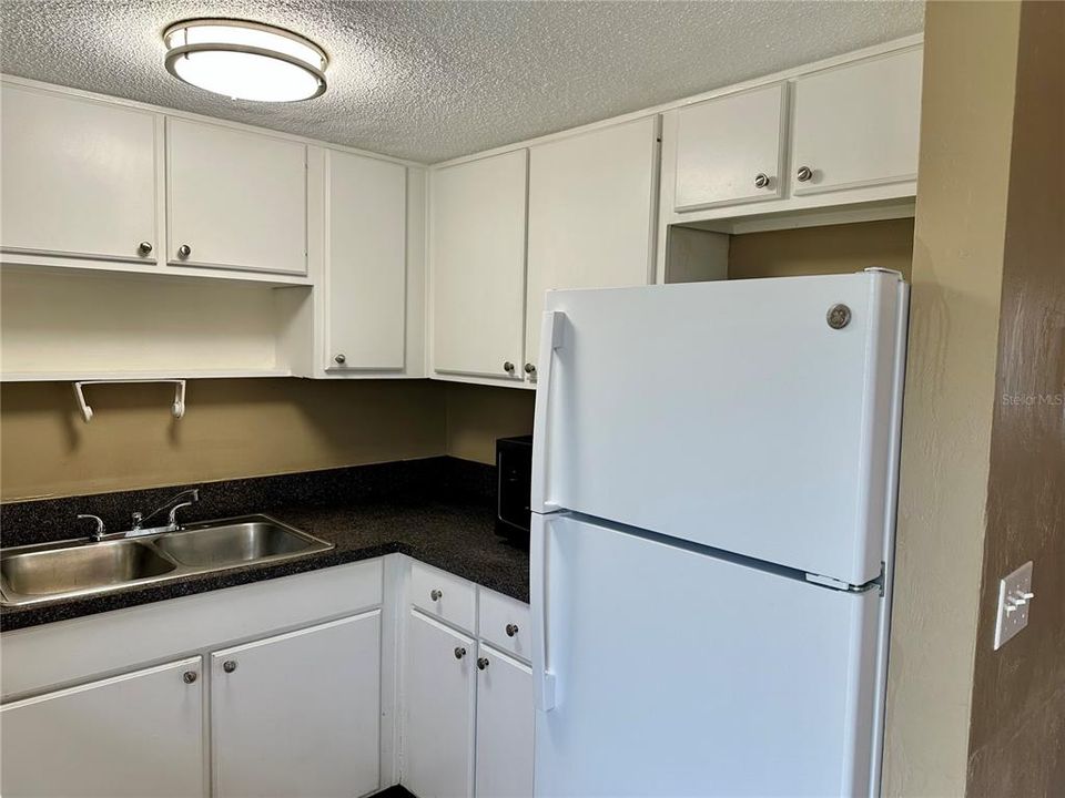 For Sale: $135,000 (2 beds, 1 baths, 960 Square Feet)