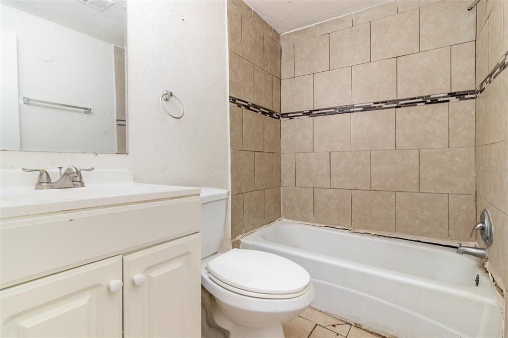 На продажу: $169,900 (2 спален, 1 ванн, 767 Квадратных фут)