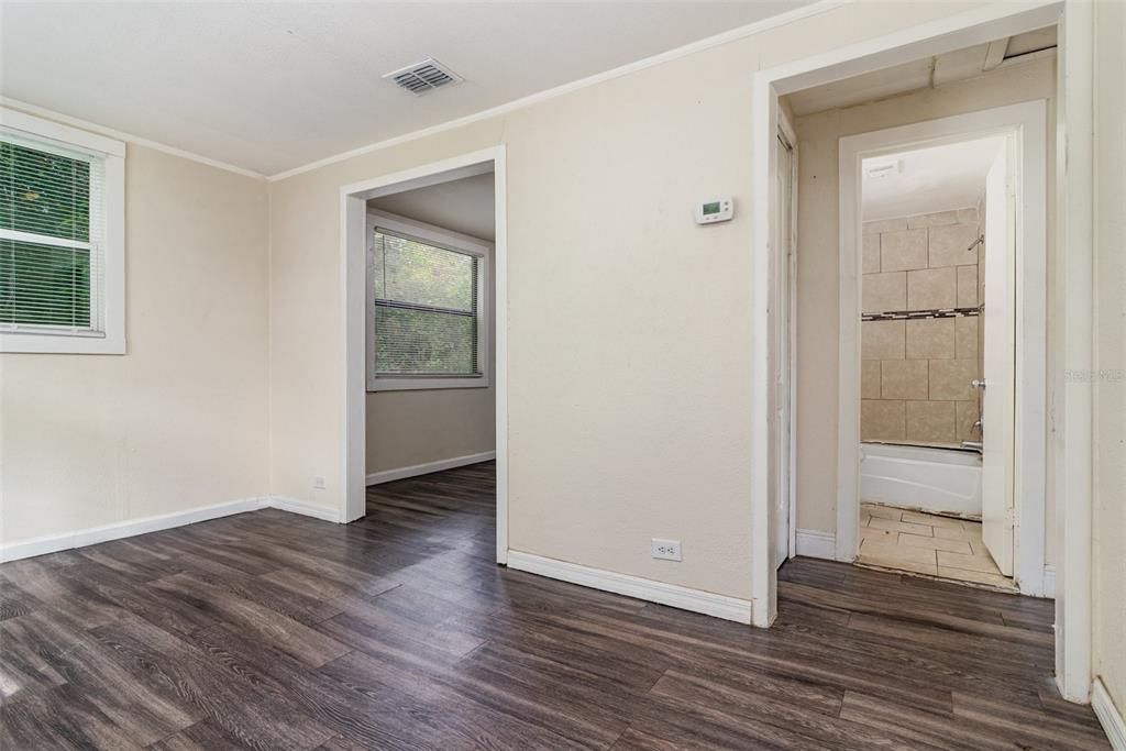 На продажу: $169,900 (2 спален, 1 ванн, 767 Квадратных фут)