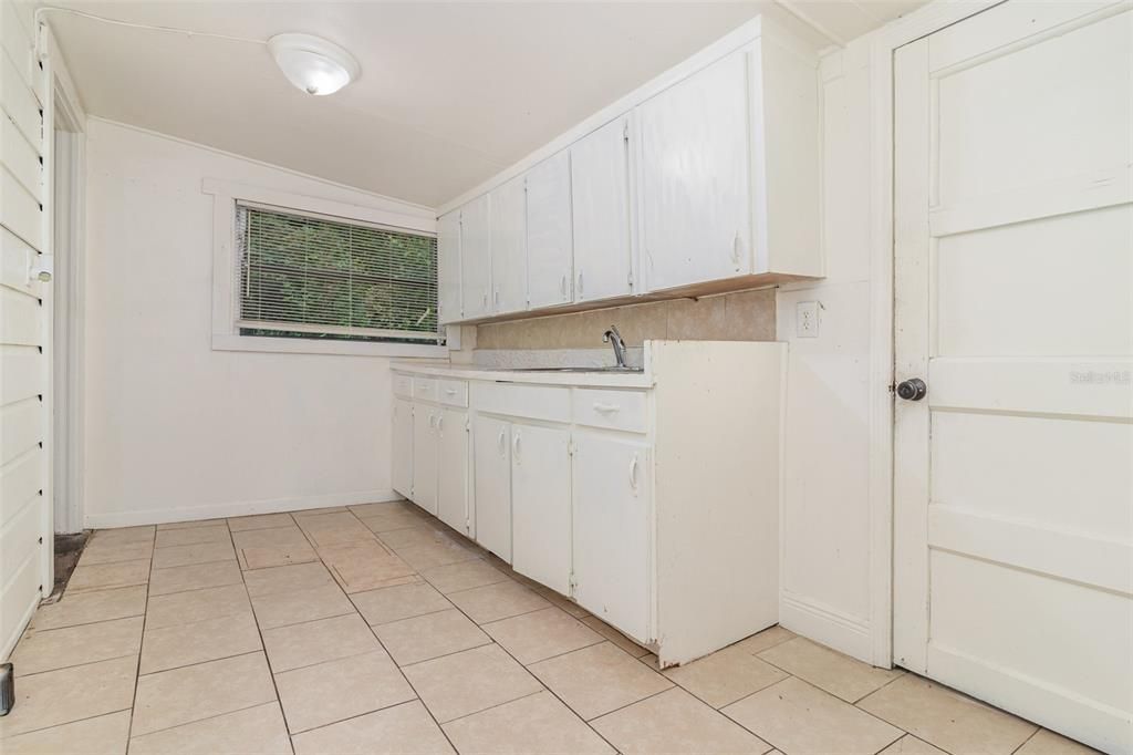 На продажу: $169,900 (2 спален, 1 ванн, 767 Квадратных фут)