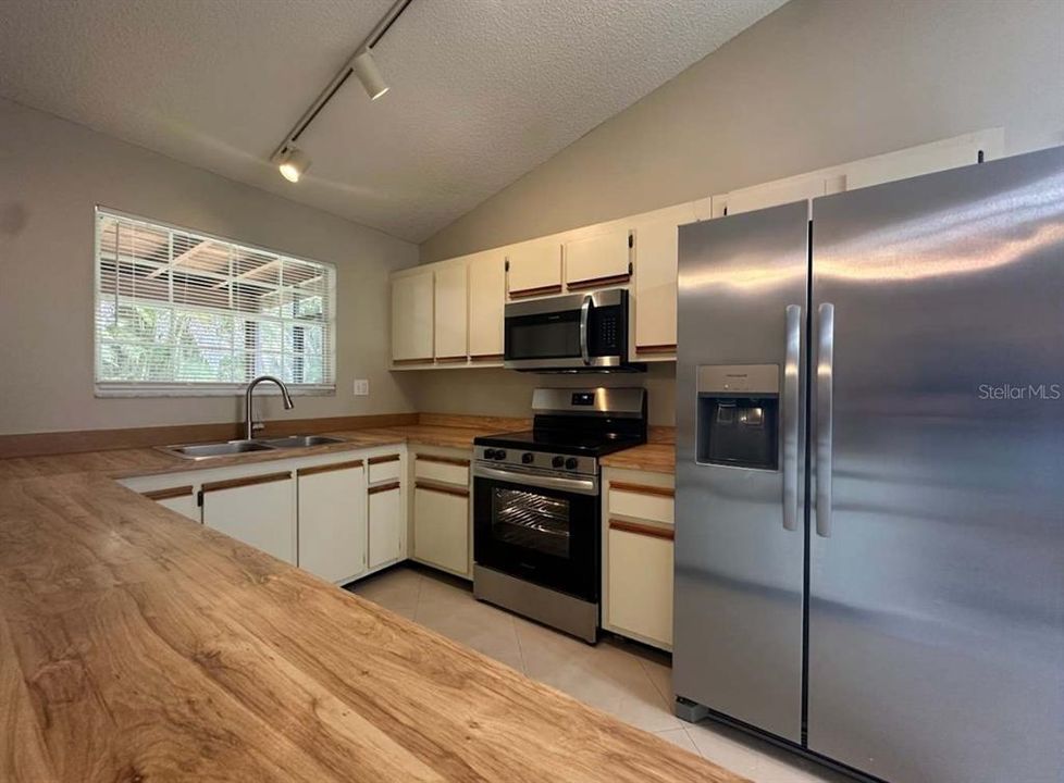 For Rent: $1,920 (3 beds, 2 baths, 1428 Square Feet)